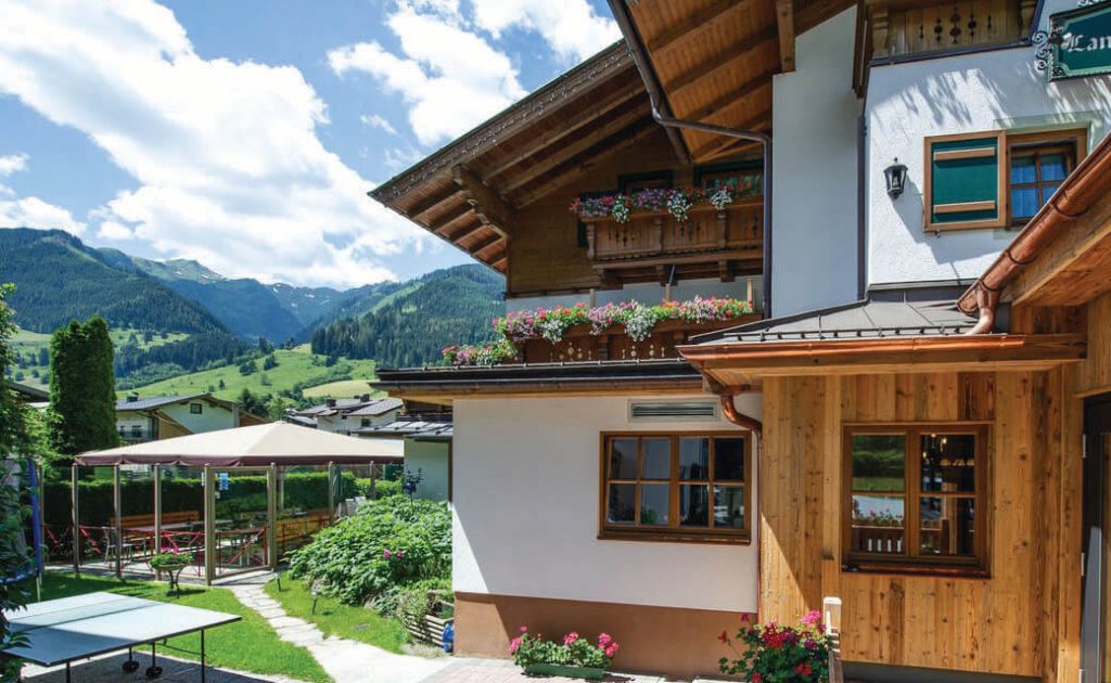 Hotel mit Ausssicht auf die Berge Grossarl