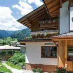 Hotel mit Ausssicht auf die Berge Grossarl